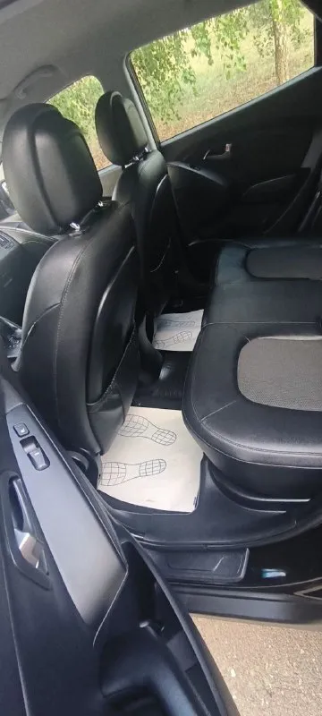 Hyundai ix35 г( 2015 рестайлинг ) цена 1390000 автомат, пробег 140 1 хозяин птс оригинал без дтп противоугонная система сигнализация
Центральный замок
Помощь при вождении:
Круиз-контроль
Парктроник задний
Камера заднего вида
Система автоматической парковки
Система помощи при старте в гору
Датчик света
Датчик дождя электростеклоподъемники передние и задние электропривод зеркал
Охлаждаемый перчаточный ящик
Подогрев сидений водителя и пассажира обогрев зеркал обогрев заднего стекла обогрев зоны стеклоочистителей мультимедиа и навигация: навигационная система
Bluetooth aux 6 колонок авто в идеале все вопросы по телефону: +7(949)4737372
📲 Tg: андрей
📞 Звоните: +7(949)4737372 - фотография - 8