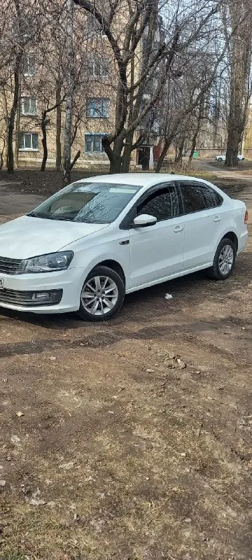 Фольксваген поло 2018г, 1.6 (110 л) механика 5ст в отличном состоянии. Пробег 221000 км родной, владею авто 2,5 года. Все стёкла родные, вся в заводской краске. Стоит газовое оборудование ( вписано в стс), двигатель, ходовая в отличном состоянии, всё обслужено. Самая полная комплектация, хорошая музыка саб-усилитель, отличный свет, дисковые тормоза в круг, камера заднего вида, 2 комплекта колёс. Чуть подмята правая передняя дверь ( не красилась). Цена 1150000 руб, торг у капота. Т +79495118809 донецк - фотография - 2