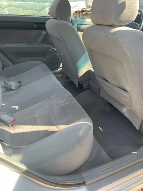 Chevrolet lacetti 2008г. Se 1.6 л, 109 л. С. , бензин. Пробег 102 тыс. Автомобиль в хорошем состоянии! Один владелец машина с салона! Пробег оригинальный любые проверки. Корейская сборка. Кузов в заводском окрасе, без единого дтп. Вся оптика и стёкла, включая лобовое оригинальные. Ходовая обслужена, кузов крепкий! Двигатель работает отлично, масло не расходует! Коробка отлично!!! Салон соответствует пробегу – чистый, опрятный ухоженный. С документами полный порядок, авто стоит на учёте днр при необходимости поставим на российский учёт. Автомобиль находится в г. Донецке (днр) цена 620 тыс. Торг у капота тел +79494235929 - фотография - 7