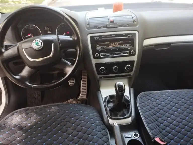 Skoda octavia restailyng mpi,2012 год выпуска, пробег 176 000 км,1.6 механика, максимальная комплектация для механики, отличное состояние, без единого дтп, зелёная автотека, пороги и днище без замечаний, лучшая связка 1.6 мотора с механикой, и самая надёжная,1.6 8-клапанный самый простой и надёжный, кпп и ходовая часть без замечаний, салон чистый, аккуратный, вся электрика рабочая, максимальная комплектация:климат-контроль(рабочий и заправленный), круиз-контроль, полноценный бортовой компьютер, датчик дождя, датчик света, полный электропакет, заводской парктроник, подогрев сидений, противотуманные фары, подлокотник, обогрев заднего стекла, регулировка руля по высоте и глубине, водит. Сиденья, заводская магнитов,2 ключа,2 брелка, центр замок, abs, airbag, литые диски, два комплекта резины, оформлю авто вместе с вами, юридически все чисто, цена 780 000 рублей, телефон +79495111535 - фотография - 10