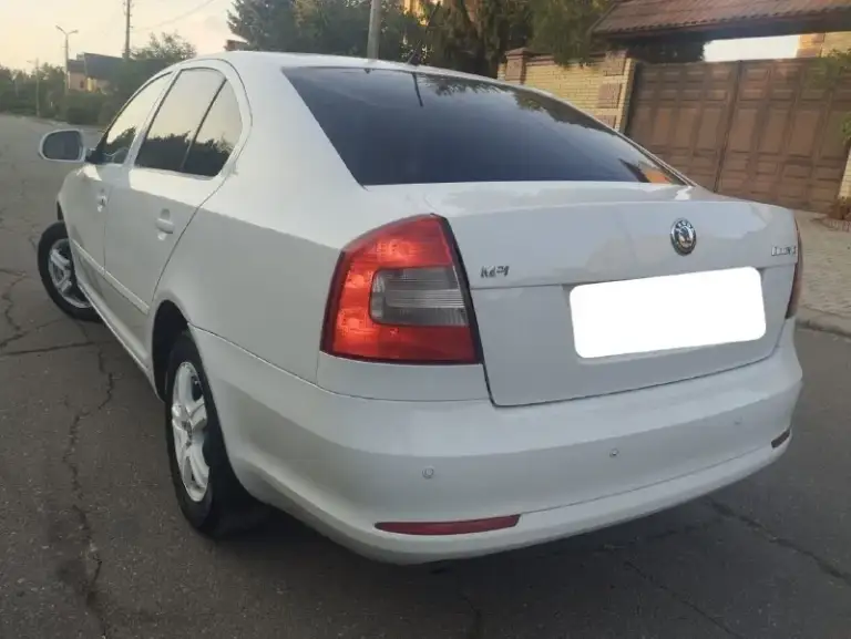 Skoda octavia restailyng mpi,2012 год выпуска, пробег 176 000 км,1.6 механика, максимальная комплектация для механики, отличное состояние, без единого дтп, зелёная автотека, пороги и днище без замечаний, лучшая связка 1.6 мотора с механикой, и самая надёжная,1.6 8-клапанный самый простой и надёжный, кпп и ходовая часть без замечаний, салон чистый, аккуратный, вся электрика рабочая, максимальная комплектация:климат-контроль(рабочий и заправленный), круиз-контроль, полноценный бортовой компьютер, датчик дождя, датчик света, полный электропакет, заводской парктроник, подогрев сидений, противотуманные фары, подлокотник, обогрев заднего стекла, регулировка руля по высоте и глубине, водит. Сиденья, заводская магнитов,2 ключа,2 брелка, центр замок, abs, airbag, литые диски, два комплекта резины, оформлю авто вместе с вами, юридически все чисто, цена 780 000 рублей, телефон +79495111535 - фотография - 2