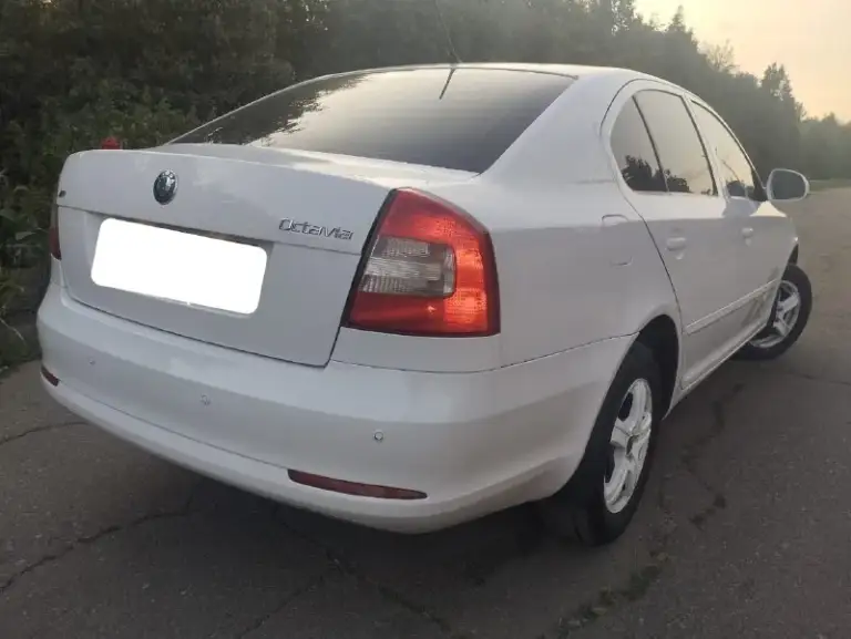Skoda octavia restailyng mpi,2012 год выпуска, пробег 176 000 км,1.6 механика, максимальная комплектация для механики, отличное состояние, без единого дтп, зелёная автотека, пороги и днище без замечаний, лучшая связка 1.6 мотора с механикой, и самая надёжная,1.6 8-клапанный самый простой и надёжный, кпп и ходовая часть без замечаний, салон чистый, аккуратный, вся электрика рабочая, максимальная комплектация:климат-контроль(рабочий и заправленный), круиз-контроль, полноценный бортовой компьютер, датчик дождя, датчик света, полный электропакет, заводской парктроник, подогрев сидений, противотуманные фары, подлокотник, обогрев заднего стекла, регулировка руля по высоте и глубине, водит. Сиденья, заводская магнитов,2 ключа,2 брелка, центр замок, abs, airbag, литые диски, два комплекта резины, оформлю авто вместе с вами, юридически все чисто, цена 780 000 рублей, телефон +79495111535 - фотография - 3