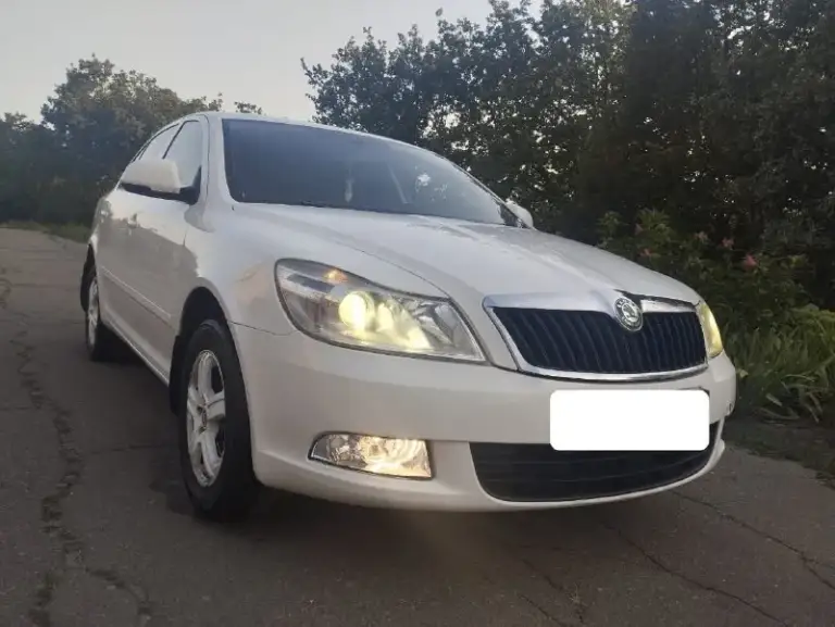 Skoda octavia restailyng mpi,2012 год выпуска, пробег 176 000 км,1.6 механика, максимальная комплектация для механики, отличное состояние, без единого дтп, зелёная автотека, пороги и днище без замечаний, лучшая связка 1.6 мотора с механикой, и самая надёжная,1.6 8-клапанный самый простой и надёжный, кпп и ходовая часть без замечаний, салон чистый, аккуратный, вся электрика рабочая, максимальная комплектация:климат-контроль(рабочий и заправленный), круиз-контроль, полноценный бортовой компьютер, датчик дождя, датчик света, полный электропакет, заводской парктроник, подогрев сидений, противотуманные фары, подлокотник, обогрев заднего стекла, регулировка руля по высоте и глубине, водит. Сиденья, заводская магнитов,2 ключа,2 брелка, центр замок, abs, airbag, литые диски, два комплекта резины, оформлю авто вместе с вами, юридически все чисто, цена 780 000 рублей, телефон +79495111535 - фотография - 5