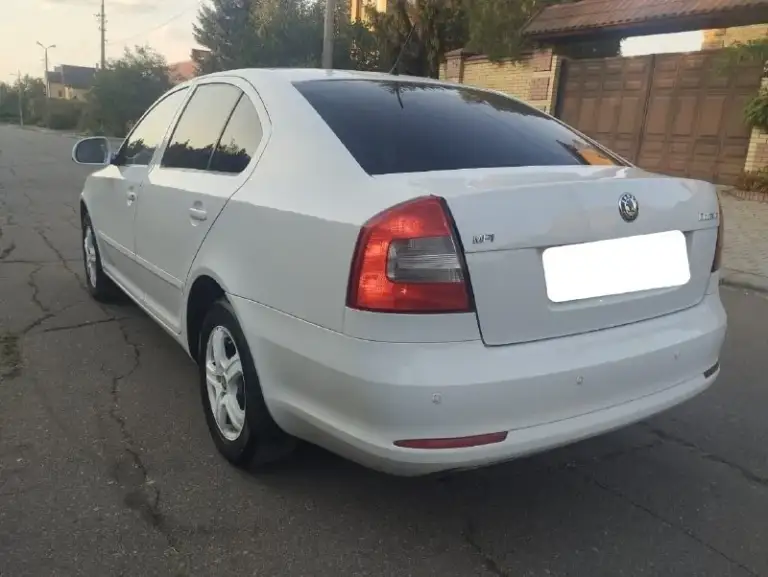 Skoda octavia restailyng mpi,2012 год выпуска, пробег 176 000 км,1.6 механика, максимальная комплектация для механики, отличное состояние, без единого дтп, зелёная автотека, пороги и днище без замечаний, лучшая связка 1.6 мотора с механикой, и самая надёжная,1.6 8-клапанный самый простой и надёжный, кпп и ходовая часть без замечаний, салон чистый, аккуратный, вся электрика рабочая, максимальная комплектация:климат-контроль(рабочий и заправленный), круиз-контроль, полноценный бортовой компьютер, датчик дождя, датчик света, полный электропакет, заводской парктроник, подогрев сидений, противотуманные фары, подлокотник, обогрев заднего стекла, регулировка руля по высоте и глубине, водит. Сиденья, заводская магнитов,2 ключа,2 брелка, центр замок, abs, airbag, литые диски, два комплекта резины, оформлю авто вместе с вами, юридически все чисто, цена 780 000 рублей, телефон +79495111535 - фотография - 6