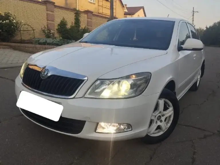Skoda octavia restailyng mpi,2012 год выпуска, пробег 176 000 км,1.6 механика, максимальная комплектация для механики, отличное состояние, без единого дтп, зелёная автотека, пороги и днище без замечаний, лучшая связка 1.6 мотора с механикой, и самая надёжная,1.6 8-клапанный самый простой и надёжный, кпп и ходовая часть без замечаний, салон чистый, аккуратный, вся электрика рабочая, максимальная комплектация:климат-контроль(рабочий и заправленный), круиз-контроль, полноценный бортовой компьютер, датчик дождя, датчик света, полный электропакет, заводской парктроник, подогрев сидений, противотуманные фары, подлокотник, обогрев заднего стекла, регулировка руля по высоте и глубине, водит. Сиденья, заводская магнитов,2 ключа,2 брелка, центр замок, abs, airbag, литые диски, два комплекта резины, оформлю авто вместе с вами, юридически все чисто, цена 780 000 рублей, телефон +79495111535 - фотография - 8