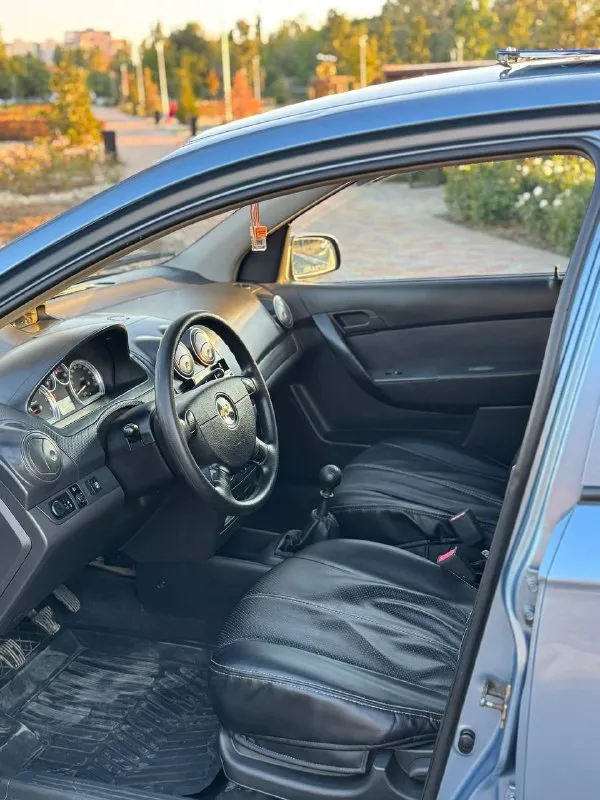 🐬 Chevrolet aveo
💰Цена: 450 000р
🏢Город: мариуполь
📅Год выпуска: 2007
🧾Пробег: 160 598 км.
⚙️Двигатель: 1.5
⛽Топливо: бензин/газ
⚙️Кпп: механика
📞 Телефон:
+7-949-727-41-51
+7-989-263-55-56
+7-949-551-91-52
💾 Описание:
✅ Местный автомобиль, я был второй хозяин в украине, в птс сейчас первый. Кузов в отличном состоянии без ржавчины и коррозии, выглядит опрятно.
✅ Технически в отличном состоянии, всё работает, вложений не требует, кондиционер холодит отлично ❄️
В 2024 году делали полный капремонт двигателя (обрывало ремень грм, снимали головку и решили сразу поменять кольца) ставили только оригинальные запчасти.
В феврале полностью перебрал подвеску, включая все 4 амортизатора.
Стоят хорошие линзы в фарах, сигнализация с обратной связью, фаркоп с отметкой в стс.
⛽ Газ пропан четвёртого поколения вписан в птс.
✅ Обязательное полное переоформление.
Улица шевченко 269 - фотография - 9