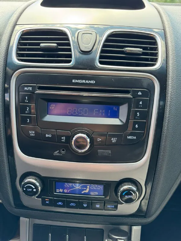 Продам geely emgrand ec7 хэтчбэк 2012 года, двигатель 1.8 бензин на механической кпп с пробегом 102000 км на легкосплавных 16 дисках в хорошем состоянии.
Цена 520 000₽ хороший торг у капота.
Богатая комплектация на кожаном салоне, кондиционер с климатом, гидроусилитель руля, абс, 6 подушек безопасности, электро регулировка водительского сиденья, электро люк, 4 электро стеклоподъемника, датчик света, сигнализация, видео регистратор с камерой заднего вида, заводские задние парктроники.
Авто на полном уверенном ходу, состояние сел и поехал.
Есть комплект зимней резины на дисках.
Авто без дтп, все стекла родные.
Продажа от собственника.
Нахожусь г. Зугрэс
+79493754876 - фотография - 10