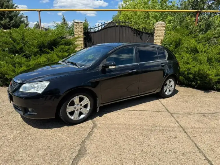 Продам geely emgrand ec7 хэтчбэк 2012 года, двигатель 1.8 бензин на механической кпп с пробегом 102000 км на легкосплавных 16 дисках в хорошем состоянии.
Цена 520 000₽ хороший торг у капота.
Богатая комплектация на кожаном салоне, кондиционер с климатом, гидроусилитель руля, абс, 6 подушек безопасности, электро регулировка водительского сиденья, электро люк, 4 электро стеклоподъемника, датчик света, сигнализация, видео регистратор с камерой заднего вида, заводские задние парктроники.
Авто на полном уверенном ходу, состояние сел и поехал.
Есть комплект зимней резины на дисках.
Авто без дтп, все стекла родные.
Продажа от собственника.
Нахожусь г. Зугрэс
+79493754876 - фотография - 3