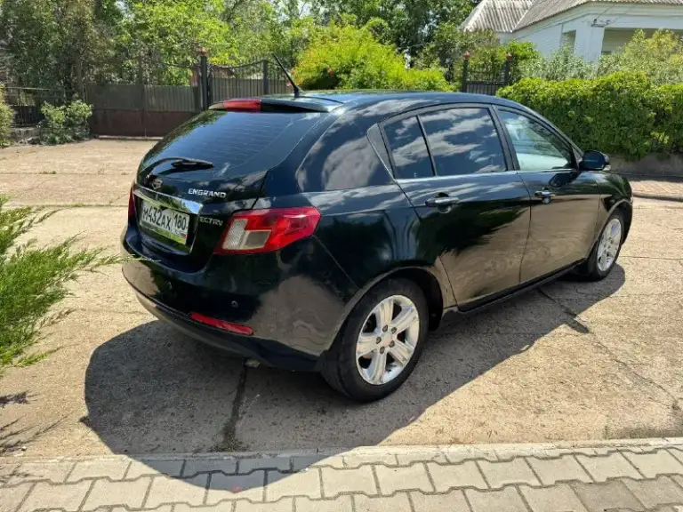 Продам geely emgrand ec7 хэтчбэк 2012 года, двигатель 1.8 бензин на механической кпп с пробегом 102000 км на легкосплавных 16 дисках в хорошем состоянии.
Цена 520 000₽ хороший торг у капота.
Богатая комплектация на кожаном салоне, кондиционер с климатом, гидроусилитель руля, абс, 6 подушек безопасности, электро регулировка водительского сиденья, электро люк, 4 электро стеклоподъемника, датчик света, сигнализация, видео регистратор с камерой заднего вида, заводские задние парктроники.
Авто на полном уверенном ходу, состояние сел и поехал.
Есть комплект зимней резины на дисках.
Авто без дтп, все стекла родные.
Продажа от собственника.
Нахожусь г. Зугрэс
+79493754876 - фотография - 4