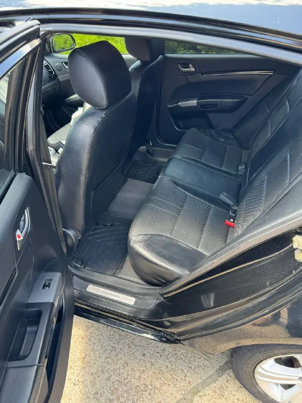 Продам geely emgrand ec7 хэтчбэк 2012 года, двигатель 1.8 бензин на механической кпп с пробегом 102000 км на легкосплавных 16 дисках в хорошем состоянии.
Цена 520 000₽ хороший торг у капота.
Богатая комплектация на кожаном салоне, кондиционер с климатом, гидроусилитель руля, абс, 6 подушек безопасности, электро регулировка водительского сиденья, электро люк, 4 электро стеклоподъемника, датчик света, сигнализация, видео регистратор с камерой заднего вида, заводские задние парктроники.
Авто на полном уверенном ходу, состояние сел и поехал.
Есть комплект зимней резины на дисках.
Авто без дтп, все стекла родные.
Продажа от собственника.
Нахожусь г. Зугрэс
+79493754876 - фотография - 7