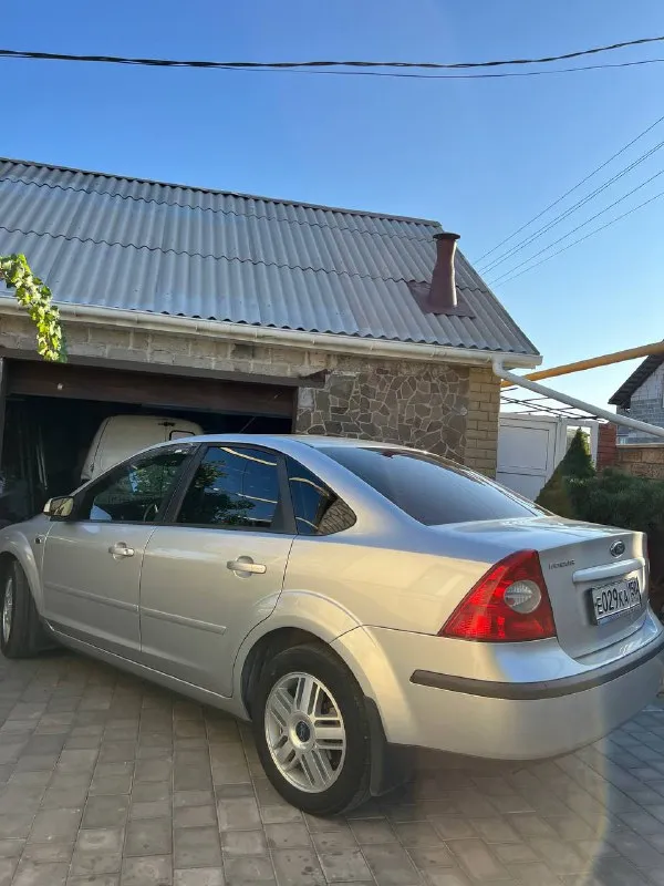Продам ford focus 2 ghia
Год: 2007
Родной пробег: 208тыс
Двигатель 1.6 бензин 115лс работает отлично, едет классно, не дымит не троит, по трассе ехать приятно! По ходовой нареканий нету, едет сбито, дорогу держит отлично, по кузову в очень достойном состоянии без гнили и коррозии, днище и пороги все целое, вин читаеться как с завода, по кузову без дтп все силовые части родные, 6 подушек безопасности, лобовое родное с подогревом! По электрике абсолютно все работает нет никаких ошибок!
Самая полная комплектация ghia: с двух зонным климатом, подогревами сидений, зеркал, лобового, круиз-контроль, подрулевое управление музыкой, авто свет, туманки, эл. Зеркала, esp(курсовая устойчивость на дороге) 4 стеклоподьемника, омыватели фар, бортовик, центральный замок, дисковые торомза вкруг! Кондиционер отлично холодит❄️на данный момент авто вложений не требует.
Документы кристально чистые 2 владельца за всю историю с оригинальным птс.
Торг есть
Цена: 565000
📍Мариуполь
📞+79496463727 - фотография - 5