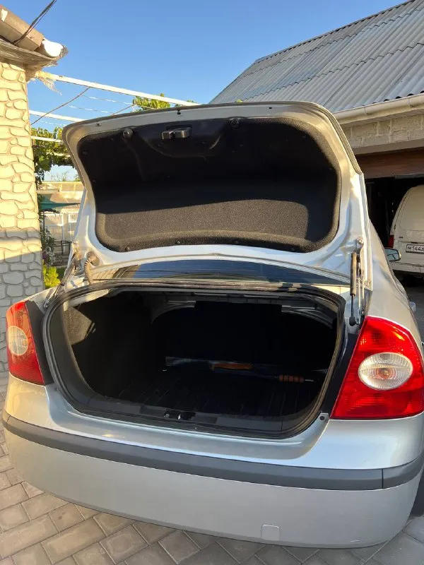 Продам ford focus 2 ghia
Год: 2007
Родной пробег: 208тыс
Двигатель 1.6 бензин 115лс работает отлично, едет классно, не дымит не троит, по трассе ехать приятно! По ходовой нареканий нету, едет сбито, дорогу держит отлично, по кузову в очень достойном состоянии без гнили и коррозии, днище и пороги все целое, вин читаеться как с завода, по кузову без дтп все силовые части родные, 6 подушек безопасности, лобовое родное с подогревом! По электрике абсолютно все работает нет никаких ошибок!
Самая полная комплектация ghia: с двух зонным климатом, подогревами сидений, зеркал, лобового, круиз-контроль, подрулевое управление музыкой, авто свет, туманки, эл. Зеркала, esp(курсовая устойчивость на дороге) 4 стеклоподьемника, омыватели фар, бортовик, центральный замок, дисковые торомза вкруг! Кондиционер отлично холодит❄️на данный момент авто вложений не требует.
Документы кристально чистые 2 владельца за всю историю с оригинальным птс.
Торг есть
Цена: 565000
📍Мариуполь
📞+79496463727 - фотография - 6