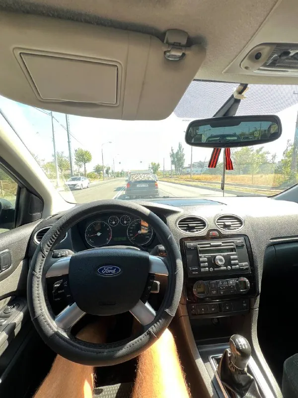 Продам ford focus 2 ghia
Год: 2007
Родной пробег: 208тыс
Двигатель 1.6 бензин 115лс работает отлично, едет классно, не дымит не троит, по трассе ехать приятно! По ходовой нареканий нету, едет сбито, дорогу держит отлично, по кузову в очень достойном состоянии без гнили и коррозии, днище и пороги все целое, вин читаеться как с завода, по кузову без дтп все силовые части родные, 6 подушек безопасности, лобовое родное с подогревом! По электрике абсолютно все работает нет никаких ошибок!
Самая полная комплектация ghia: с двух зонным климатом, подогревами сидений, зеркал, лобового, круиз-контроль, подрулевое управление музыкой, авто свет, туманки, эл. Зеркала, esp(курсовая устойчивость на дороге) 4 стеклоподьемника, омыватели фар, бортовик, центральный замок, дисковые торомза вкруг! Кондиционер отлично холодит❄️на данный момент авто вложений не требует.
Документы кристально чистые 2 владельца за всю историю с оригинальным птс.
Торг есть
Цена: 565000
📍Мариуполь
📞+79496463727 - фотография - 9