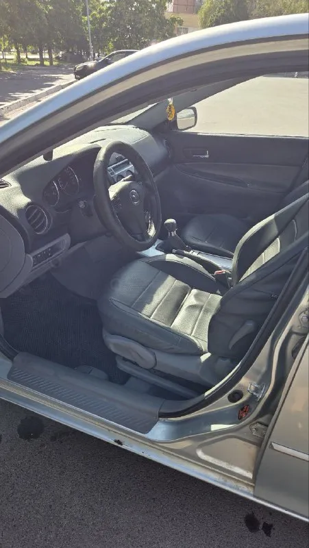 Продаю mazda 6 gg 2003 года
Пробег: 200 005 км
Двигатель: 2.0, бензин
Коробка передач: механика
Состояние: хорошее
Технически и внешне в хорошем состоянии, фото соответствуют реальности.

Кузов: полностью в заводском окрасе

Комплектация:
Кондиционер
Электростеклоподъёмники 4
Мульти-руль
Подушки безопасности
Abs
Dsc
Круиз-контроль

Цена: 550 тыс. ₽, аргументированный торг у капота!
Осмотр: донецк
Телефон: +79493485704 - фотография - 6
