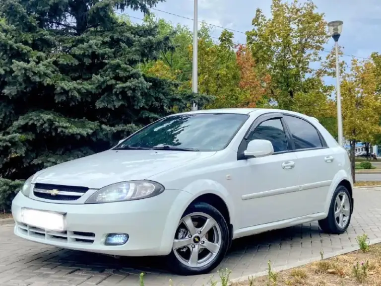 Продам chevrolet lacetti 2011год мотор 1.6 авто в достойном состоянии родной пробег 197 000т км мотор коробка и ходовая часть в идеале !кузов пороги стаканы лонжероны бес рыжиков вздутий и всяких намёков на ржавчины !! Одним словом скажу так сел и поехал !!! Хорошая комплектацыя кондиционер заправлен холодит отлично ! 4 стеклоподъёмника гидро усилитель руля led лампы в два этажа !сенсорный монитор на android с яндекс навигатором, ютубом, pley market, google, tv, bluetooth, очень качественно звучит аудио система. ! Сигнализация с автозапуском ево коврики ! Любой вид переоформления цена525 000 + торг +79495126369 - фотография - 3