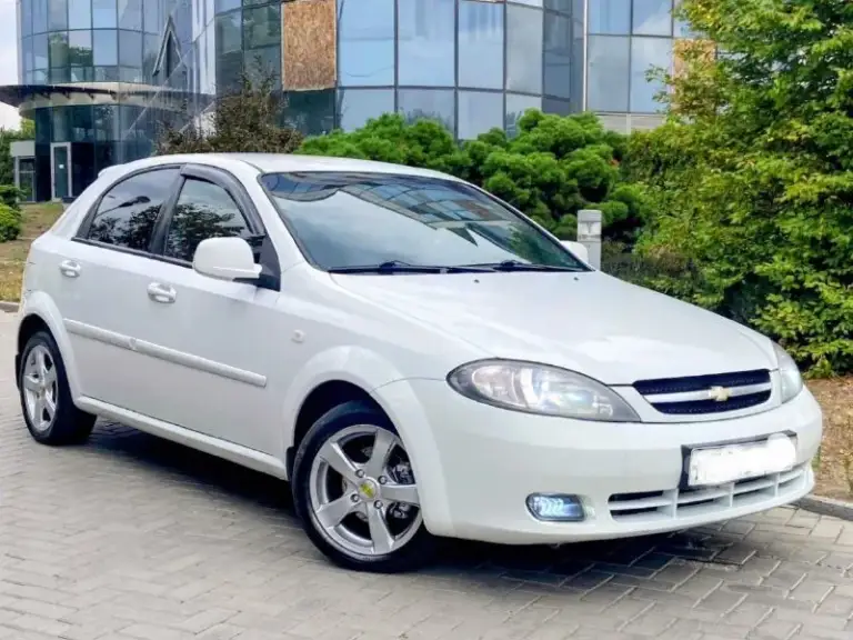 Продам chevrolet lacetti 2011год мотор 1.6 авто в достойном состоянии родной пробег 197 000т км мотор коробка и ходовая часть в идеале !кузов пороги стаканы лонжероны бес рыжиков вздутий и всяких намёков на ржавчины !! Одним словом скажу так сел и поехал !!! Хорошая комплектацыя кондиционер заправлен холодит отлично ! 4 стеклоподъёмника гидро усилитель руля led лампы в два этажа !сенсорный монитор на android с яндекс навигатором, ютубом, pley market, google, tv, bluetooth, очень качественно звучит аудио система. ! Сигнализация с автозапуском ево коврики ! Любой вид переоформления цена525 000 + торг +79495126369 - фотография - 5