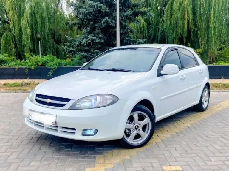 Продам chevrolet lacetti 2011год мотор 1.6 авто в достойном состоянии родной пробег 197 000т км мотор коробка и ходовая часть в идеале !кузов пороги стаканы лонжероны бес рыжиков вздутий и всяких намёков на ржавчины !! Одним словом скажу так сел и поехал !!! Хорошая комплектацыя кондиционер заправлен холодит отлично ! 4 стеклоподъёмника гидро усилитель руля led лампы в два этажа !сенсорный монитор на android с яндекс навигатором, ютубом, pley market, google, tv, bluetooth, очень качественно звучит аудио система. ! Сигнализация с автозапуском ево коврики ! Любой вид переоформления цена525 000 + торг +79495126369 - фотография - 6