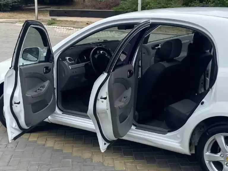 Продам chevrolet lacetti 2011год мотор 1.6 авто в достойном состоянии родной пробег 197 000т км мотор коробка и ходовая часть в идеале !кузов пороги стаканы лонжероны бес рыжиков вздутий и всяких намёков на ржавчины !! Одним словом скажу так сел и поехал !!! Хорошая комплектацыя кондиционер заправлен холодит отлично ! 4 стеклоподъёмника гидро усилитель руля led лампы в два этажа !сенсорный монитор на android с яндекс навигатором, ютубом, pley market, google, tv, bluetooth, очень качественно звучит аудио система. ! Сигнализация с автозапуском ево коврики ! Любой вид переоформления цена525 000 + торг +79495126369 - фотография - 8