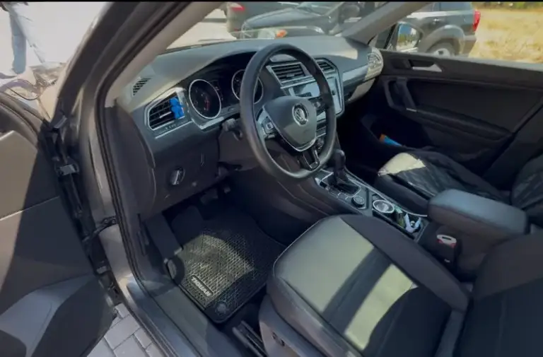 Продам volkswagen tiguan allspace 2020 года 2.0tsi, 112тыс. Пробега, обслужен от и до. Комплектация предмаксимальная, не хватает только led приборки. Адаптивная диодная оптика, расширенная мультимедиа с карплеем, камера заднего вида, панорама на всю крышу. ,3-х зонный климат контроль, автопарковка, контроль слепых зон, автохолд, датчики давления шин, контурная подсветка салона, сиденья водителя с электроприводом, память зеркал, складывание зеркал, подогрев передних/задних сидений - переднего/заднего стекла и зеркал, охлаждение бардачка, датчик света/дождя.
Фары, птф, затянуты в броне пленку. Замена масла, каждые 7,5 тыс. Так же заменили масло в коробке, муфте халдекс, редукторе, новые диски-колодки, два комплекта резины pirelli. Новый акб. Продажа от собственника, оригинал птс, зеленая автотека, один собственник.
Цена: 2.6 🍋хороший торг, будет возле авто🤝
Г. Донецк тел. +79498431343 - фотография - 7