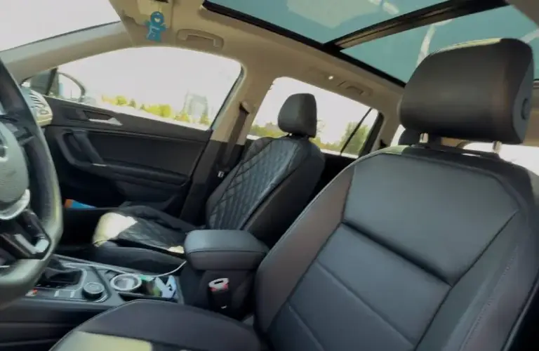 Продам volkswagen tiguan allspace 2020 года 2.0tsi, 112тыс. Пробега, обслужен от и до. Комплектация предмаксимальная, не хватает только led приборки. Адаптивная диодная оптика, расширенная мультимедиа с карплеем, камера заднего вида, панорама на всю крышу. ,3-х зонный климат контроль, автопарковка, контроль слепых зон, автохолд, датчики давления шин, контурная подсветка салона, сиденья водителя с электроприводом, память зеркал, складывание зеркал, подогрев передних/задних сидений - переднего/заднего стекла и зеркал, охлаждение бардачка, датчик света/дождя.
Фары, птф, затянуты в броне пленку. Замена масла, каждые 7,5 тыс. Так же заменили масло в коробке, муфте халдекс, редукторе, новые диски-колодки, два комплекта резины pirelli. Новый акб. Продажа от собственника, оригинал птс, зеленая автотека, один собственник.
Цена: 2.6 🍋хороший торг, будет возле авто🤝
Г. Донецк тел. +79498431343 - фотография - 8