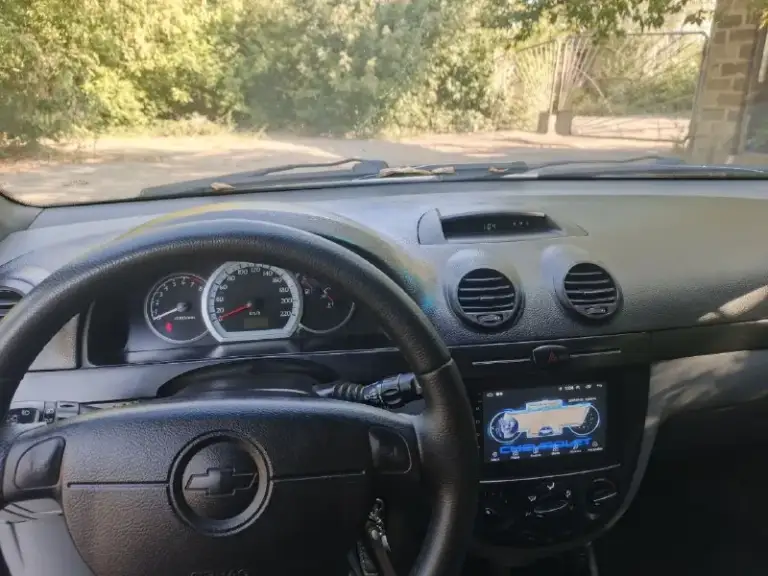 К вашему вниманию‼️‼️ продаю автомобиль chevroule lacetti 2011 года, 1.4 двигатель 94л. С, пробег 190.000.мкпп. Авто в очень достойном состоянии. Рыжиков нет, не гнилой, салон в хорошем состоянии (в салоне не курили) по технике все в порядке (довезет куда угодно и обратно) на машине не экономили все то каждые 5 т. Километров, по документам тоже полный порядок
, Штрафов, орестов, ограничений нет. Теперь из минусов ( кроме того что на аккумуляторе) треснуто лобовое стекло (на это само собой будет скидка) не так давно треснула задающая гребенка абс (в скором времени устраню этот косяк, если вас это не смущает то на ремонт скину). Что интересует звоните, пишите, узнавайте, приезжайте смотрите. За машину не стыдно. Обоснованный торг у капота приветствуется.
Осмотр в г. Макеевка
Цена 550.000
Телефон +79495215486
Телеграм: @inoske575
📲 Tg: @inoske575
📞 Звоните: +7(949)5215486 - фотография - 6