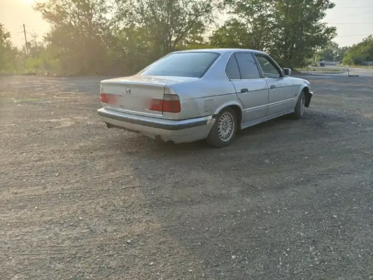 Продам бмв е34 m20i 1988го года, на 180 регионе, 210 000р возможен небольшой торг.
Мотор работает ровно, не троит, не стучит. На холодную запускается бодро, ни разу не подводила.
Коробка не хрустит, не выбивает.
Кузов не без нюансов( видно по фото).
Кого заинтересовал данный аппарат набирайте :
+7 949 355 23 05
Осмотр донецк - фотография - 2