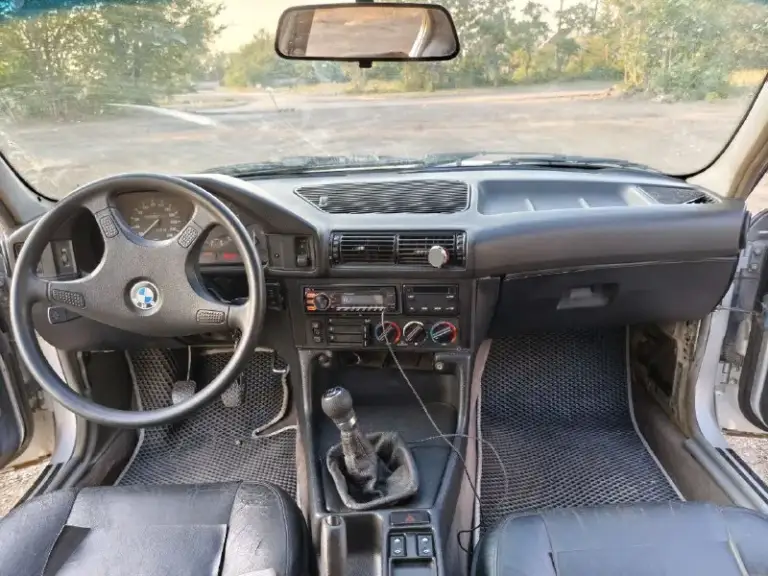 Продам бмв е34 m20i 1988го года, на 180 регионе, 210 000р возможен небольшой торг.
Мотор работает ровно, не троит, не стучит. На холодную запускается бодро, ни разу не подводила.
Коробка не хрустит, не выбивает.
Кузов не без нюансов( видно по фото).
Кого заинтересовал данный аппарат набирайте :
+7 949 355 23 05
Осмотр донецк - фотография - 7