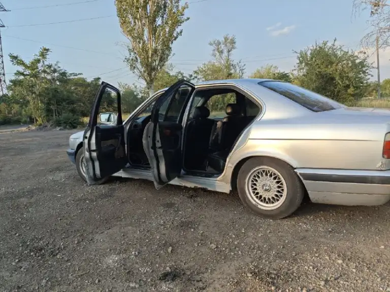 Продам бмв е34 m20i 1988го года, на 180 регионе, 210 000р возможен небольшой торг.
Мотор работает ровно, не троит, не стучит. На холодную запускается бодро, ни разу не подводила.
Коробка не хрустит, не выбивает.
Кузов не без нюансов( видно по фото).
Кого заинтересовал данный аппарат набирайте :
+7 949 355 23 05
Осмотр донецк - фотография - 9