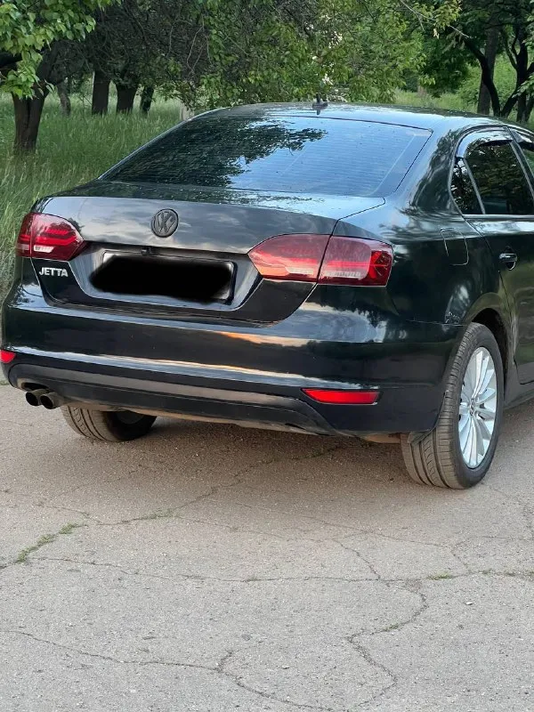 Продам volkswagen jetta 2013 года выпуска.
- Все документы на руках, обременений нет.
- Пробег: 157.550км (родной пробег)
- Т. О было на 153.000 км
- Автомат, 1.4 турбо.
- В родной краске, повреждений нет (есть возрастные недочеты по кузову, не критично)
- Масло не ест, новая рулевая рейка, ходовка взбитая (стуков нет), менялись тяги стабилизатора оба, новые свечи, новые катушки зажигания, турбина работает без нареканий.
- Камера заднего вида, подогрев передний сидений, двухзонный климат-контроль, тонировка задней части авто, новая летняя резина на 17 дисках, заменена штатная магнитола на планшет, заменена оптика на led, новая рулевая колонка, eva-коврики.
Цена: 1.000.000 рублей приемлемый торг у капота.
Тел. : +7(949)361-62-52 (если не можете дозвониться пишите @kolya_yankees) все вопросы при осмотре!
Обмен не интересует!!! - фотография - 3