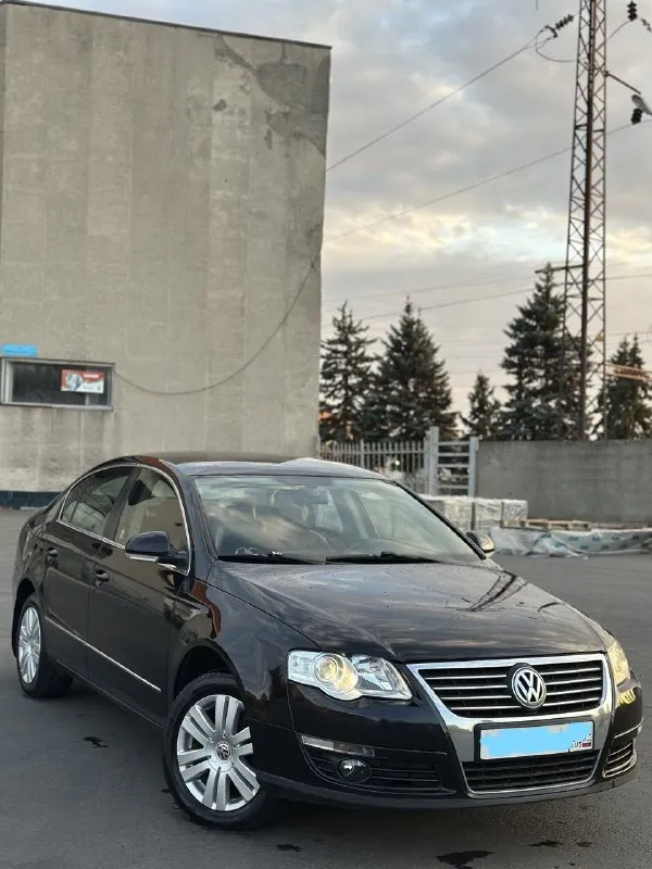 Продам volkswagen passat 🔥
Год выпуска:2005🔥
Модификация:2.0 fsi at (150 л. С. )🔥
Тип двигателя: бензин🔥
Коробка передач : автомат 🔥
Привод:передний🔥
Тип кузова : седан🔥
Koмплeктaция: highline (полная, кроме люка)🔥
Цвет:черный 🔥
В продаже volkswagen passat в бешеной и редкой комплектации, есть абсолютно все функции, кроме люка.
Двигатель -в идеальном состоянии, заводится с пол оборота, работает тихо, без каких-либо шумов. Тяга бешеная.
Акпп (японский aisin-неубиваемая коробка автомат)-в идеальном состоянии, все передачи щелкают резко, без пинков, без глюков.
По салону есть мелкие нюансы, на которые готов уступить, ничего критичного, для 2005 года сохранился очень даже хорошо.
По ходовой-абсолютно делать ничего не нужно, машина мягкая, дорогу чувствует уверенно.
Полное оформление авто, готовый пакет документов для постановки на учет.
Готов к выезду в любой сервис по вашему желанию.
Цена:799.999 тысяч + имеется торг
Возможен пригон по договоренности.
Возможен обмен.
Номер для связи:+79495752024 - фотография - 5