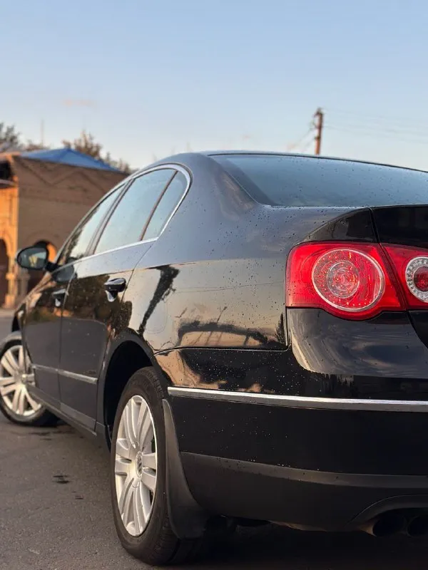 Продам volkswagen passat 🔥
Год выпуска:2005🔥
Модификация:2.0 fsi at (150 л. С. )🔥
Тип двигателя: бензин🔥
Коробка передач : автомат 🔥
Привод:передний🔥
Тип кузова : седан🔥
Koмплeктaция: highline (полная, кроме люка)🔥
Цвет:черный 🔥
В продаже volkswagen passat в бешеной и редкой комплектации, есть абсолютно все функции, кроме люка.
Двигатель -в идеальном состоянии, заводится с пол оборота, работает тихо, без каких-либо шумов. Тяга бешеная.
Акпп (японский aisin-неубиваемая коробка автомат)-в идеальном состоянии, все передачи щелкают резко, без пинков, без глюков.
По салону есть мелкие нюансы, на которые готов уступить, ничего критичного, для 2005 года сохранился очень даже хорошо.
По ходовой-абсолютно делать ничего не нужно, машина мягкая, дорогу чувствует уверенно.
Полное оформление авто, готовый пакет документов для постановки на учет.
Готов к выезду в любой сервис по вашему желанию.
Цена:799.999 тысяч + имеется торг
Возможен пригон по договоренности.
Возможен обмен.
Номер для связи:+79495752024 - фотография - 7