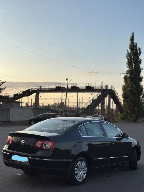 Продам volkswagen passat 🔥
Год выпуска:2005🔥
Модификация:2.0 fsi at (150 л. С. )🔥
Тип двигателя: бензин🔥
Коробка передач : автомат 🔥
Привод:передний🔥
Тип кузова : седан🔥
Koмплeктaция: highline (полная, кроме люка)🔥
Цвет:черный 🔥
В продаже volkswagen passat в бешеной и редкой комплектации, есть абсолютно все функции, кроме люка.
Двигатель -в идеальном состоянии, заводится с пол оборота, работает тихо, без каких-либо шумов. Тяга бешеная.
Акпп (японский aisin-неубиваемая коробка автомат)-в идеальном состоянии, все передачи щелкают резко, без пинков, без глюков.
По салону есть мелкие нюансы, на которые готов уступить, ничего критичного, для 2005 года сохранился очень даже хорошо.
По ходовой-абсолютно делать ничего не нужно, машина мягкая, дорогу чувствует уверенно.
Полное оформление авто, готовый пакет документов для постановки на учет.
Готов к выезду в любой сервис по вашему желанию.
Цена:799.999 тысяч + имеется торг
Возможен пригон по договоренности.
Возможен обмен.
Номер для связи:+79495752024 - фотография - 8