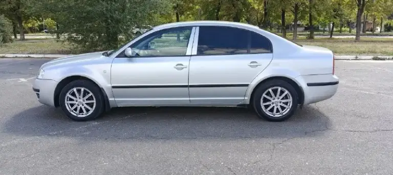 Продам skoda суперб
Год 2006.
Двигатель 1.8 турбо.
Коробка механика.
Пробег 254 000.
Климат контроль.
Двух диновый магнитофон.
Камера заднего вида.
Би-лет линзы.
Отдам зимнюю резину на титанах.
Цена 600 тысяч рублей торг у капота. Машину можно в донецке. 79493114433
79494491171
📞 Звоните: +7(949)3114433 - фотография - 4