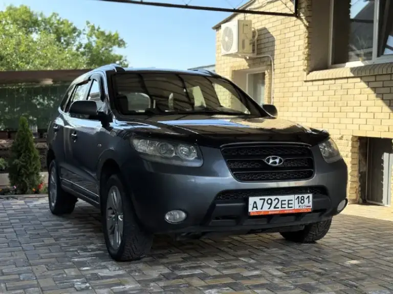 ➡ В продаже: hyundai santa fe ii / hyundai санта фе
Год: 2008 / двигатель: 2,2 / мкпп / полный привод
Пробег: 215 тыс. Км

🔽 Продается обслуженный и ухоженный автомобиль в хорошем состоянии.

- Проведено то – замена масла, фильтров и всех необходимых расходников
- Ревизия топливной системы – выполнена чистка дрв-клапана, замена сальников, диагностика и ревизия форсунок, а также замена свечей накала и ремня грм
- Кузов в хорошем состоянии – минимальные следы эксплуатации, соответствующие возрасту авто
- Надежный и экономичный двигатель + высокий клиренс + полный привод + механика – отличное сочетание для любых дорог

📝 Документы:
Я собственник, без проблем переоформим на вас

🔽 Комплектация и функции:
- Подогрев сидений, складывание зеркал, двухзонный климат-контроль, abs, esp, полный комплект подушек безопасности,
Установлена хорошая музыка + android-планшет. И многое другое

Машина в луганске, осмотр возможен в любое время. Автомобиль в хорошем
📞 Звоните: +7(959)1204792 - фотография - 1