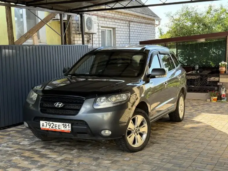 ➡ В продаже: hyundai santa fe ii / hyundai санта фе
Год: 2008 / двигатель: 2,2 / мкпп / полный привод
Пробег: 215 тыс. Км

🔽 Продается обслуженный и ухоженный автомобиль в хорошем состоянии.

- Проведено то – замена масла, фильтров и всех необходимых расходников
- Ревизия топливной системы – выполнена чистка дрв-клапана, замена сальников, диагностика и ревизия форсунок, а также замена свечей накала и ремня грм
- Кузов в хорошем состоянии – минимальные следы эксплуатации, соответствующие возрасту авто
- Надежный и экономичный двигатель + высокий клиренс + полный привод + механика – отличное сочетание для любых дорог

📝 Документы:
Я собственник, без проблем переоформим на вас

🔽 Комплектация и функции:
- Подогрев сидений, складывание зеркал, двухзонный климат-контроль, abs, esp, полный комплект подушек безопасности,
Установлена хорошая музыка + android-планшет. И многое другое

Машина в луганске, осмотр возможен в любое время. Автомобиль в хорошем
📞 Звоните: +7(959)1204792 - фотография - 2