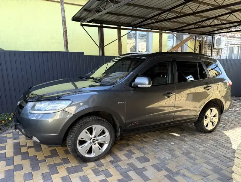 ➡ В продаже: hyundai santa fe ii / hyundai санта фе
Год: 2008 / двигатель: 2,2 / мкпп / полный привод
Пробег: 215 тыс. Км

🔽 Продается обслуженный и ухоженный автомобиль в хорошем состоянии.

- Проведено то – замена масла, фильтров и всех необходимых расходников
- Ревизия топливной системы – выполнена чистка дрв-клапана, замена сальников, диагностика и ревизия форсунок, а также замена свечей накала и ремня грм
- Кузов в хорошем состоянии – минимальные следы эксплуатации, соответствующие возрасту авто
- Надежный и экономичный двигатель + высокий клиренс + полный привод + механика – отличное сочетание для любых дорог

📝 Документы:
Я собственник, без проблем переоформим на вас

🔽 Комплектация и функции:
- Подогрев сидений, складывание зеркал, двухзонный климат-контроль, abs, esp, полный комплект подушек безопасности,
Установлена хорошая музыка + android-планшет. И многое другое

Машина в луганске, осмотр возможен в любое время. Автомобиль в хорошем
📞 Звоните: +7(959)1204792 - фотография - 4