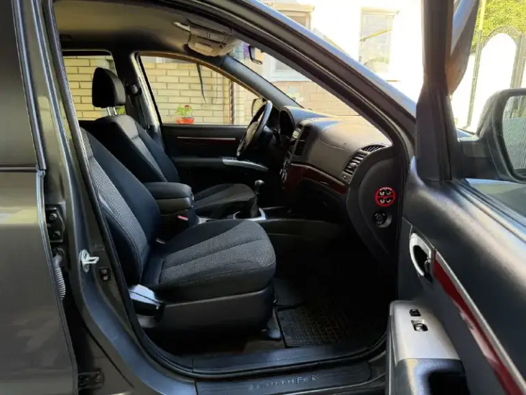 ➡ В продаже: hyundai santa fe ii / hyundai санта фе
Год: 2008 / двигатель: 2,2 / мкпп / полный привод
Пробег: 215 тыс. Км

🔽 Продается обслуженный и ухоженный автомобиль в хорошем состоянии.

- Проведено то – замена масла, фильтров и всех необходимых расходников
- Ревизия топливной системы – выполнена чистка дрв-клапана, замена сальников, диагностика и ревизия форсунок, а также замена свечей накала и ремня грм
- Кузов в хорошем состоянии – минимальные следы эксплуатации, соответствующие возрасту авто
- Надежный и экономичный двигатель + высокий клиренс + полный привод + механика – отличное сочетание для любых дорог

📝 Документы:
Я собственник, без проблем переоформим на вас

🔽 Комплектация и функции:
- Подогрев сидений, складывание зеркал, двухзонный климат-контроль, abs, esp, полный комплект подушек безопасности,
Установлена хорошая музыка + android-планшет. И многое другое

Машина в луганске, осмотр возможен в любое время. Автомобиль в хорошем
📞 Звоните: +7(959)1204792 - фотография - 6