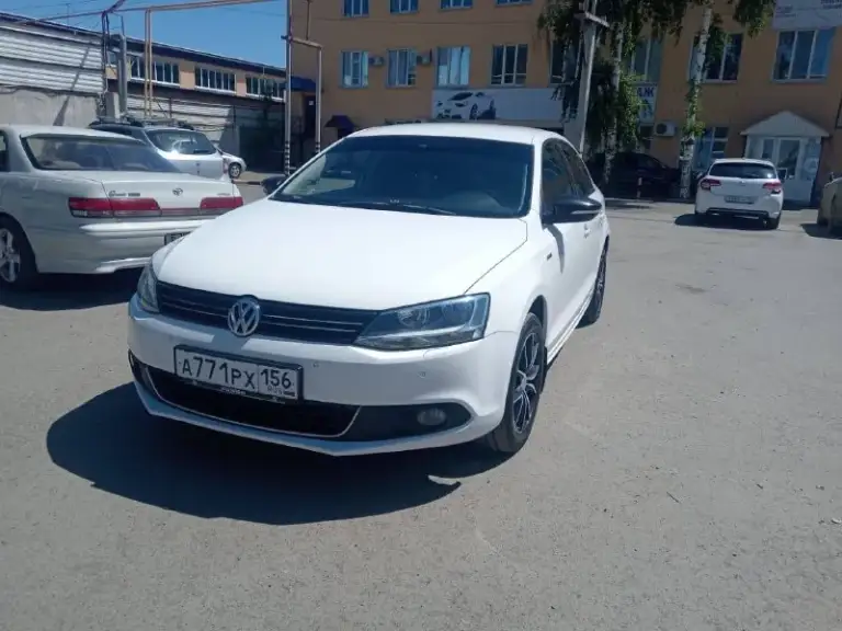 Продаётся отличный автомобиль для комфортного передвижения — volkswagen jetta vi, комплектация «sochi edition», 2013 года выпуска с мотором 1.6 л и автоматической трансмиссией!
Полностью укомплектованная версия автомобиля включает всё необходимое для безопасной и приятной езды.
⚙️ Комплектация и особенности:
• 2-Зонный климат-контроль;
• Передние и задние парктроники;
• Датчик дождя;
• Контроль давления в шинах;
• Сигнализация с автозапуском;
• Обогрев передних сидений;
• Электрические стеклоподъемники всех дверей;
• Круиз-контроль;
И прочие функции, предназначенные для комфортного передвижения.
Автомобиль полностью обслужен!
Осмотр автомобиля г. Горловка.
Цена: 990 000 р.
Контакт: +79781275352
Быстрому покупателю хороший торг!
📞 Звоните: +7(978)1275352 - фотография - 2