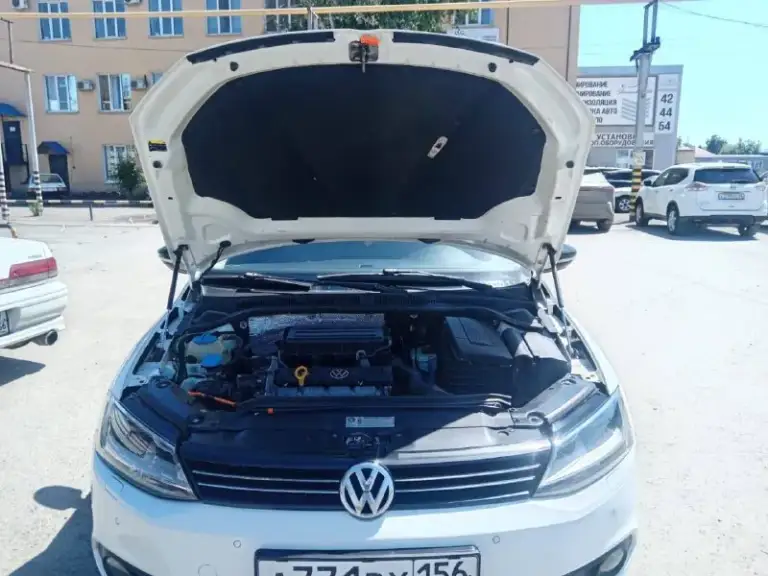 Продаётся отличный автомобиль для комфортного передвижения — volkswagen jetta vi, комплектация «sochi edition», 2013 года выпуска с мотором 1.6 л и автоматической трансмиссией!
Полностью укомплектованная версия автомобиля включает всё необходимое для безопасной и приятной езды.
⚙️ Комплектация и особенности:
• 2-Зонный климат-контроль;
• Передние и задние парктроники;
• Датчик дождя;
• Контроль давления в шинах;
• Сигнализация с автозапуском;
• Обогрев передних сидений;
• Электрические стеклоподъемники всех дверей;
• Круиз-контроль;
И прочие функции, предназначенные для комфортного передвижения.
Автомобиль полностью обслужен!
Осмотр автомобиля г. Горловка.
Цена: 990 000 р.
Контакт: +79781275352
Быстрому покупателю хороший торг!
📞 Звоните: +7(978)1275352 - фотография - 5