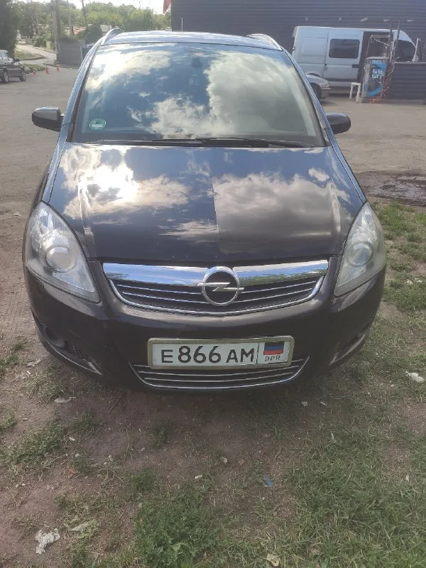 Продам opel zafira b рестайлинг, год выпуска 2009, объем двигателя 2.2 бензин, пробег оригинальный 184тыс. Км. Коробка автомат. Авто из германии, в родной краске, стекла тоже родные. Салон в идеальном состоянии. На новой летней резине, зимняя в придачу. Два ключа. Датчик света, датчик дождя, адаптивный би ксенон. Новый аккумулятор стоит. Из последнего, что было сделано это замена передних амортизаторов с опорниками, сайлентблоки задней балки, сайлентблоки подрамника и передних рычагов, новый компрессор и радиатор кондиционера, удалены и отшиты вихревые заслонки, новые иридиевые свечи, заменена прокладка клапанной крышки, задние фонари новые, передние тормозные диски и колодки. В общем авто не требует вложений от слова совсем, всегда всё вовремя менялось и обслуживалось, денег не жалел на ремонты, личный автомобиль!
Цена 850 000.
Любые проверки и диагностики на любой сто за ваш счёт.
Заинтересованным звонить по телефону: +79493280707
📞 Звоните: +7(949)3280707 - фотография - 3