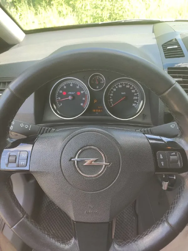 Продам opel zafira b рестайлинг, год выпуска 2009, объем двигателя 2.2 бензин, пробег оригинальный 184тыс. Км. Коробка автомат. Авто из германии, в родной краске, стекла тоже родные. Салон в идеальном состоянии. На новой летней резине, зимняя в придачу. Два ключа. Датчик света, датчик дождя, адаптивный би ксенон. Новый аккумулятор стоит. Из последнего, что было сделано это замена передних амортизаторов с опорниками, сайлентблоки задней балки, сайлентблоки подрамника и передних рычагов, новый компрессор и радиатор кондиционера, удалены и отшиты вихревые заслонки, новые иридиевые свечи, заменена прокладка клапанной крышки, задние фонари новые, передние тормозные диски и колодки. В общем авто не требует вложений от слова совсем, всегда всё вовремя менялось и обслуживалось, денег не жалел на ремонты, личный автомобиль!
Цена 850 000.
Любые проверки и диагностики на любой сто за ваш счёт.
Заинтересованным звонить по телефону: +79493280707
📞 Звоните: +7(949)3280707 - фотография - 5