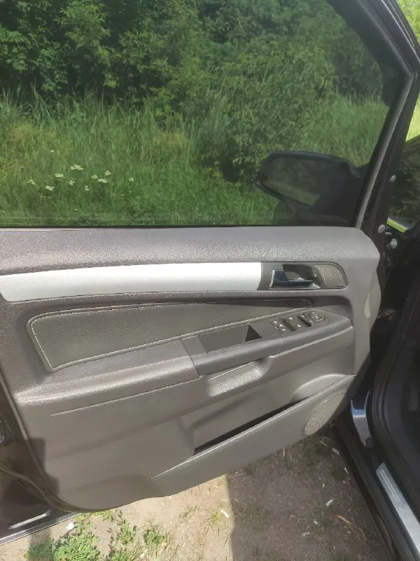 Продам opel zafira b рестайлинг, год выпуска 2009, объем двигателя 2.2 бензин, пробег оригинальный 184тыс. Км. Коробка автомат. Авто из германии, в родной краске, стекла тоже родные. Салон в идеальном состоянии. На новой летней резине, зимняя в придачу. Два ключа. Датчик света, датчик дождя, адаптивный би ксенон. Новый аккумулятор стоит. Из последнего, что было сделано это замена передних амортизаторов с опорниками, сайлентблоки задней балки, сайлентблоки подрамника и передних рычагов, новый компрессор и радиатор кондиционера, удалены и отшиты вихревые заслонки, новые иридиевые свечи, заменена прокладка клапанной крышки, задние фонари новые, передние тормозные диски и колодки. В общем авто не требует вложений от слова совсем, всегда всё вовремя менялось и обслуживалось, денег не жалел на ремонты, личный автомобиль!
Цена 850 000.
Любые проверки и диагностики на любой сто за ваш счёт.
Заинтересованным звонить по телефону: +79493280707
📞 Звоните: +7(949)3280707 - фотография - 8