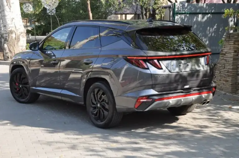 Hyundai tucson n-line
Удлинённая версия
Вся безопасность целая
Кузов в заводском окрасе
Все стекла оригинал
Передняя часть автомобиля в защитной антигравийной плёнке
• Год 09/2021
• Двигатель 1.6т бензин (180 л. С. )
• 7 Ступеней
• Пробег : 67 т. Км
• Цвет : темно серый
• Привод передний 2wd
Комплектация: n-line
• Комбинированный кожаный салон, алькантара с красной строчкой
• Электро сиденья с вентиляцией и подогревами четырех сидений
• Память сидений
• Подогрев руля
• Чёрный потолок
• Под рулевые лепестки
• Премиальная аудиосистема "bose"
• Многоцветная подсветка салона ambient lighting
• Парктроники передние и задние
• Кнопка start/stop
• Двух зонный климат контроль
• Активный круиз контроль
• Без ключевой доступ keylessgo
• Заводской дистанционный запуск двигателя с ключа.
• Авто складывание заркал
• Адаптивная led оптика, передняя и задняя
• Два заводских видеорегистратора, с выводом на мультимедиа.
• Цифровой щиток приборов
• Камеры 360°
• Без про
📞 Звоните: +7(949)3781111 - фотография - 3