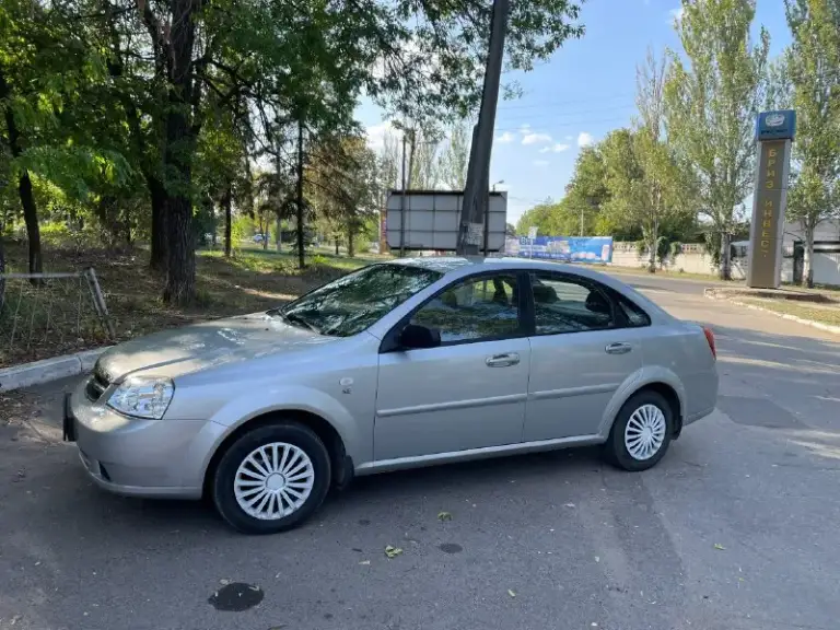 Chevrolet lacetti 2008г. Se 1.6 л, 109 л. С. , бензин. Пробег 102 тыс. Автомобиль в хорошем состоянии! Один владелец машина с салона! Пробег оригинальный любые проверки. Корейская сборка. Кузов в заводском окрасе, без единого дтп. Вся оптика и стёкла, включая лобовое оригинальные. Ходовая обслужена, кузов крепкий! Двигатель работает отлично, масло не расходует! Коробка отлично!!! Салон соответствует пробегу – чистый, опрятный ухоженный. С документами полный порядок, авто стоит на учёте днр при необходимости поставим на российский учёт. Автомобиль находится в г. Донецке (днр) цена 620 тыс. Торг у капота тел +7949 4235929
📞 Звоните: +7(949)4235929 - фотография - 6