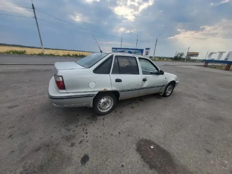 Добрый день.
Продам: деу нексия 2007 года
Пробег: 240 тыс.
Цена: 100.000 р (небольшой торг)
Двигатель: 1.5 л. , 16 клапанов. 85 л/с
Машина внешне не в лучшем состоянии. По фото можно увидеть. Но в тоже время достаточно многое делалось.
Из больших изменений, полная переварка корыт (всех 4-х) обработка дна. Прокладка новых магистралей тормозных трубок.
Замена ремня грм, помпа и натяжитель 30 тыс назад.
Машина технически обслужена. Ехать может куда нужно. Резина лето покупалась два месяца назад. Отдам в комплекте и зиму. (один сезон катана)
Телефон для связи: +79592673673
Территориально: стаханов
📞 Звоните: +7(959)2673673 - фотография - 6