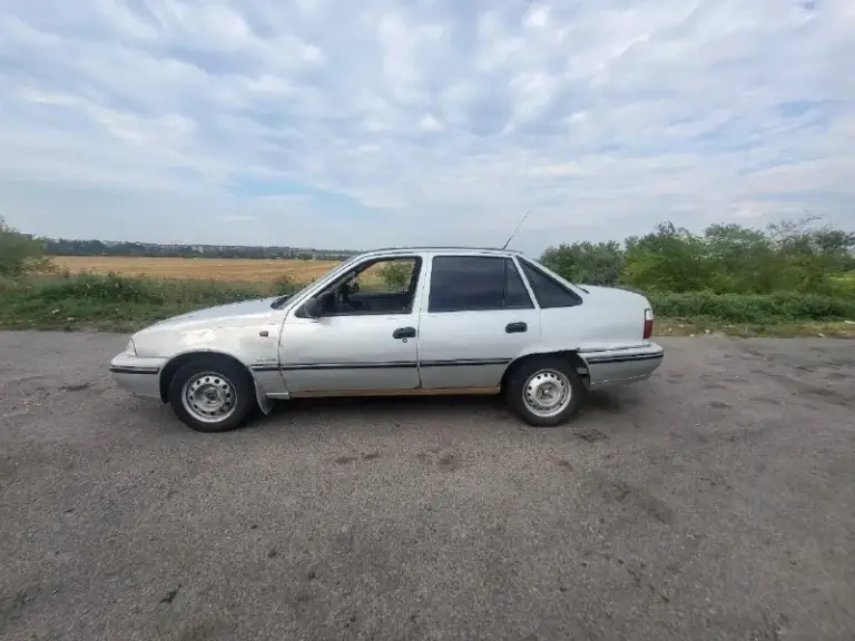 Добрый день.
Продам: деу нексия 2007 года
Пробег: 240 тыс.
Цена: 100.000 р (небольшой торг)
Двигатель: 1.5 л. , 16 клапанов. 85 л/с
Машина внешне не в лучшем состоянии. По фото можно увидеть. Но в тоже время достаточно многое делалось.
Из больших изменений, полная переварка корыт (всех 4-х) обработка дна. Прокладка новых магистралей тормозных трубок.
Замена ремня грм, помпа и натяжитель 30 тыс назад.
Машина технически обслужена. Ехать может куда нужно. Резина лето покупалась два месяца назад. Отдам в комплекте и зиму. (один сезон катана)
Телефон для связи: +79592673673
Территориально: стаханов
📞 Звоните: +7(959)2673673 - фотография - 9