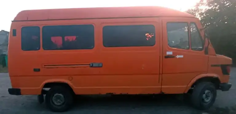 Продам автобус mercedes t1 207d 1987 года выпуска. Пробег 462 тысячи. Машина на ходу. Двигатель 2.9 без турбины, масло не ест. Рама целая. Коробка новая. 8 посадочных мест (сиденья идут в придачу). Учет рф. Цена 320 000 рублей. Торг у капота. Все вопросы по телефону +7-959-036-40-43 валентин/ +7-959-184-91-51 елена. Звонить с 10:00 до 20:00.
📞 Звоните: +7(959)0364043 - фотография - 2