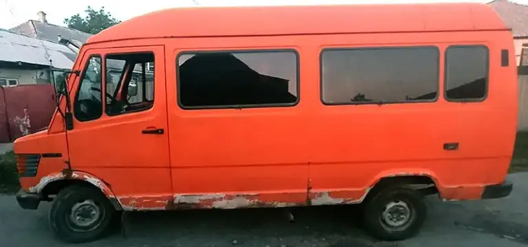 Продам автобус mercedes t1 207d 1987 года выпуска. Пробег 462 тысячи. Машина на ходу. Двигатель 2.9 без турбины, масло не ест. Рама целая. Коробка новая. 8 посадочных мест (сиденья идут в придачу). Учет рф. Цена 320 000 рублей. Торг у капота. Все вопросы по телефону +7-959-036-40-43 валентин/ +7-959-184-91-51 елена. Звонить с 10:00 до 20:00.
📞 Звоните: +7(959)0364043 - фотография - 6