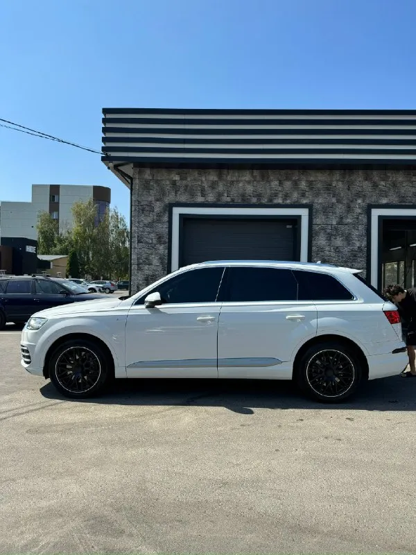 Audi q7 2016 года покупали в салоне новую, машина не бита не крашена не одна делать, часть авто в броне пленке 170.000 км оригинал пробег, история обслуживание строго на фирменной станции вложений 0, только после крупного т. О двигатель 3 литра бензин по двигателю вопросов не каких нет, работает тихо и мягко масло не берет ходовая вся как новая, пневма работает идеально машина очень мягко и тихо едет резина с дисками новые сколов царапин вмятин нет проверка только приветствуется комплектация s-line в машине есть все ! Цена 3.500.000₽ обмен на порше каен осмотр макеевка донецк +7 949 524 3150
📞 Звоните: +7(949)5243150 - фотография - 3