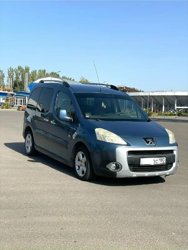 Продам peugeot партнер ( peugeot partner) год выпуска 2011 коробка передач: механическая двигатель: 1,6 турбо привод: передний пробег: 260000 км средний расход: 7 л один владелец, кондиционер, гур, подушки безопасности, центральный замок. Цена 700000₽. Телефон +79493162927 донецк
📞 Звоните: +7(949)3162927 - фотография - 1